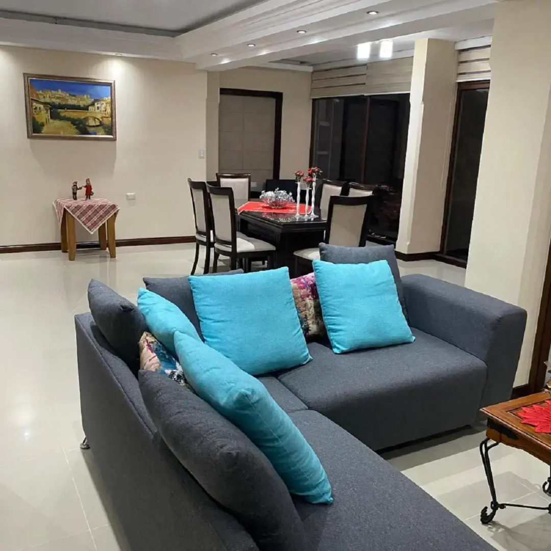 Torres de Atitlan 4 Bdrm-3 Bthrm Full Floor - for 10 people