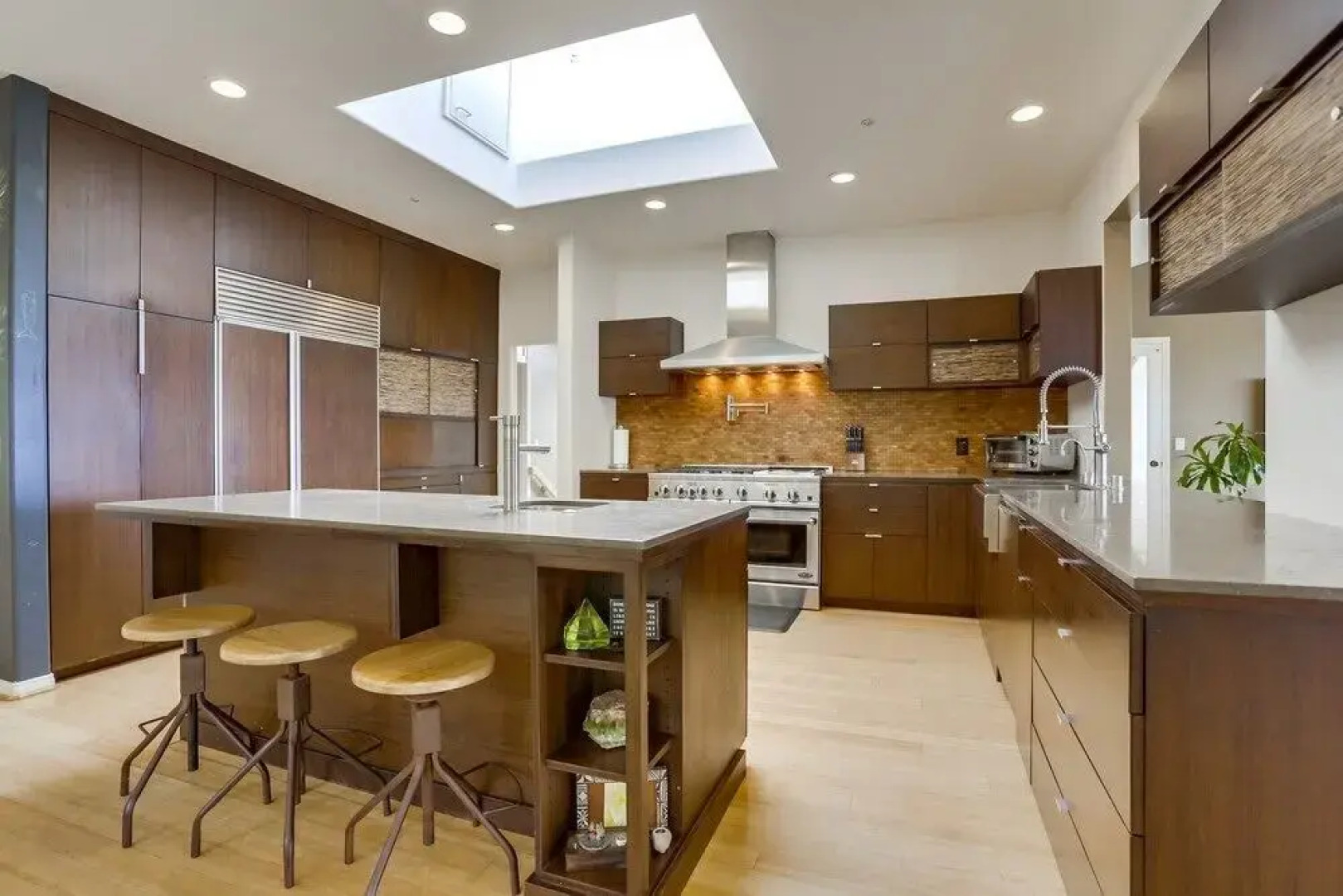 Grandview 3 Bedrooms 2.5 Bathrooms Home