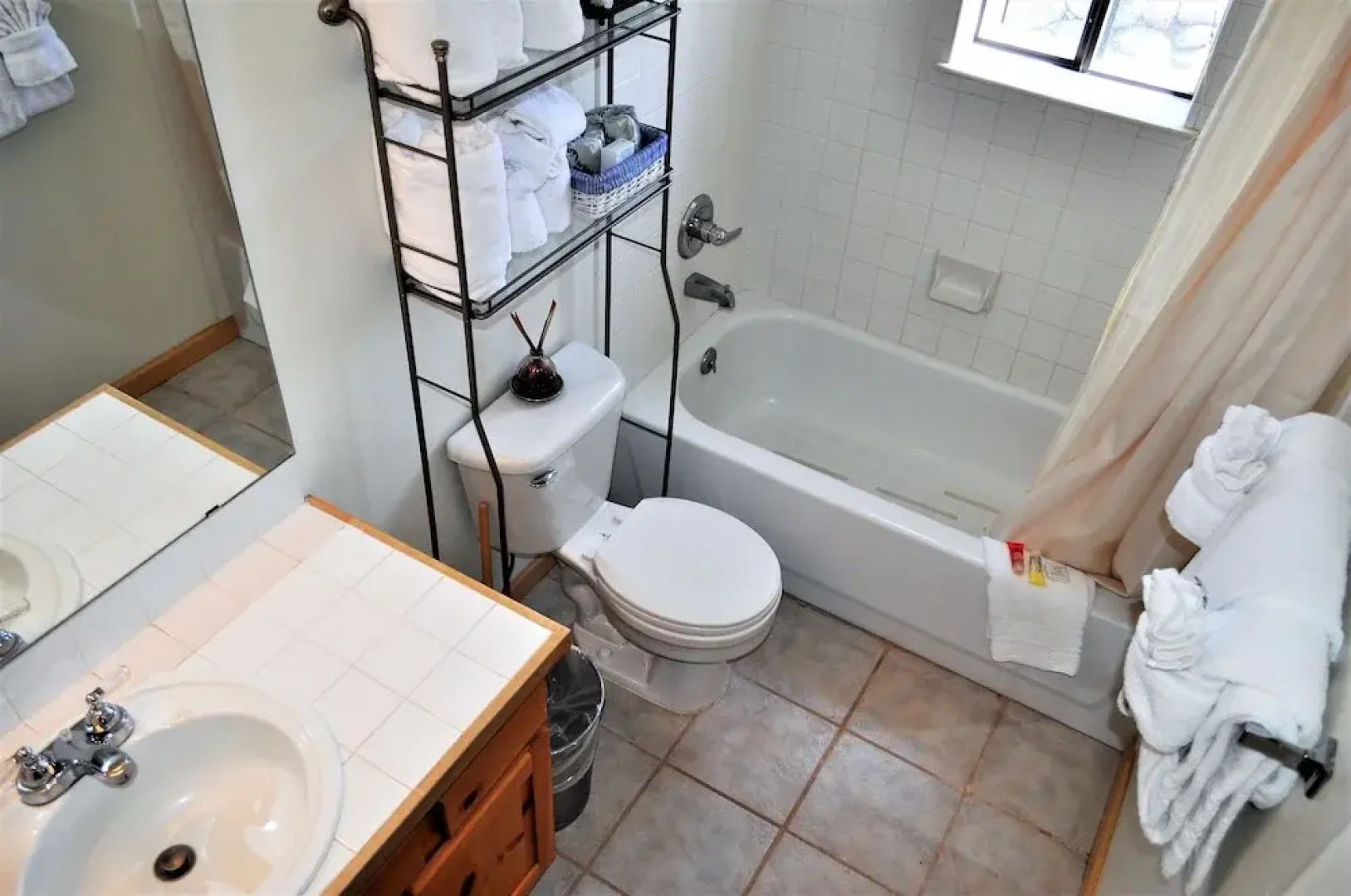 Timber 2 bed 2 bath 2 Br condo by RedAwning