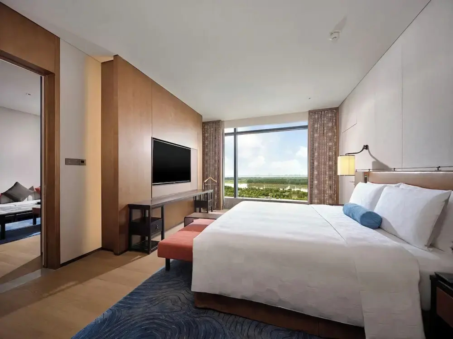 HUALUXE Nanjing Yangtze River by IHG