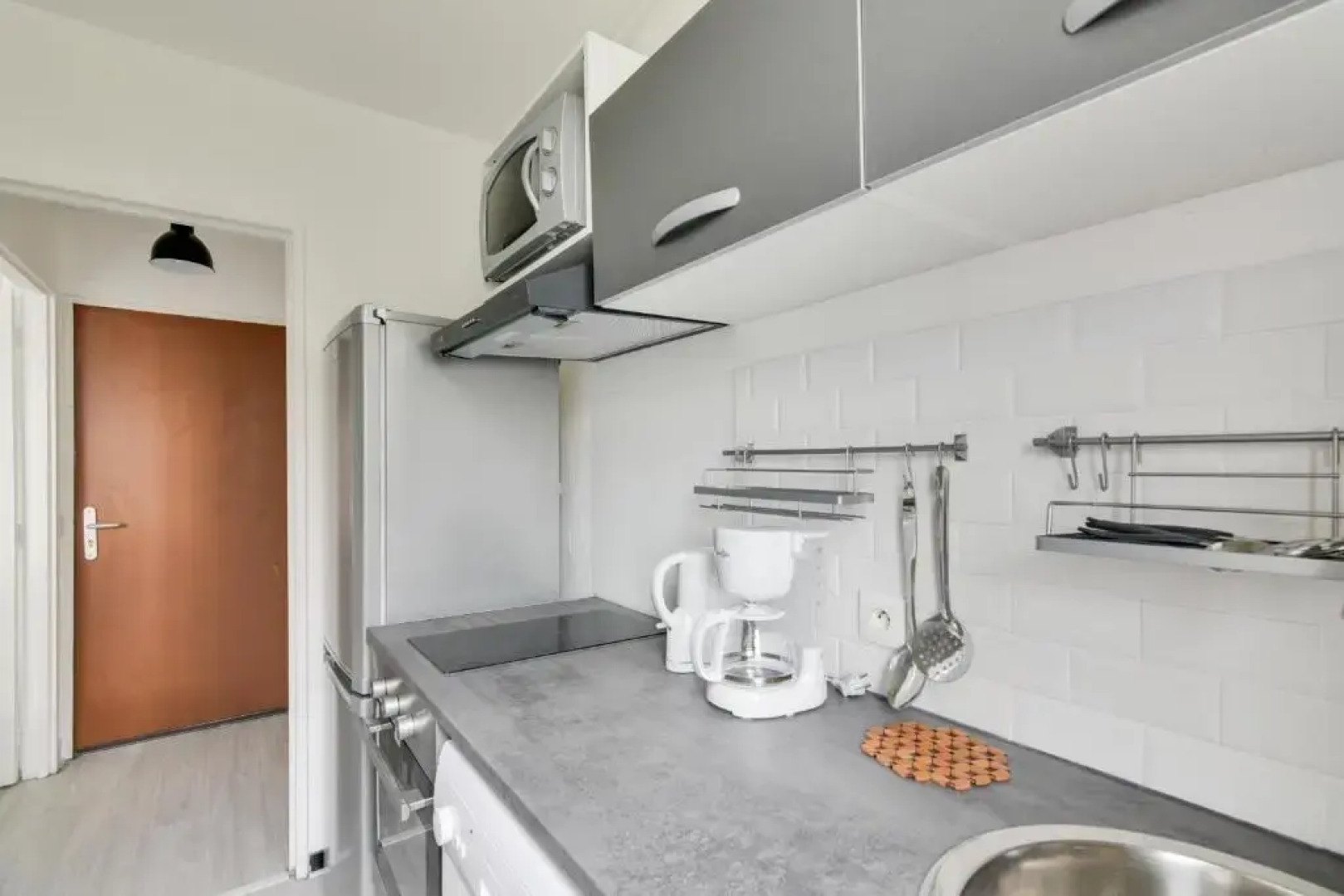 Budget apart with balcony near Paris