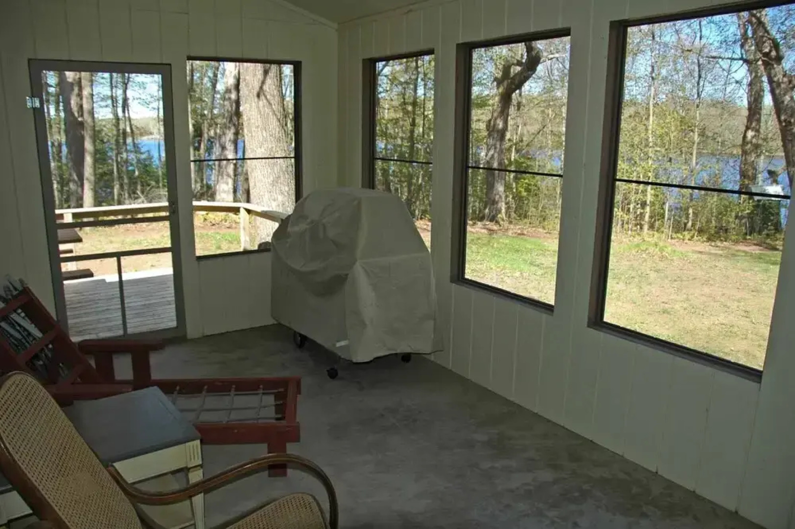 Taylor Lake Point 3 Bedroom Hotel Room by RedAwning