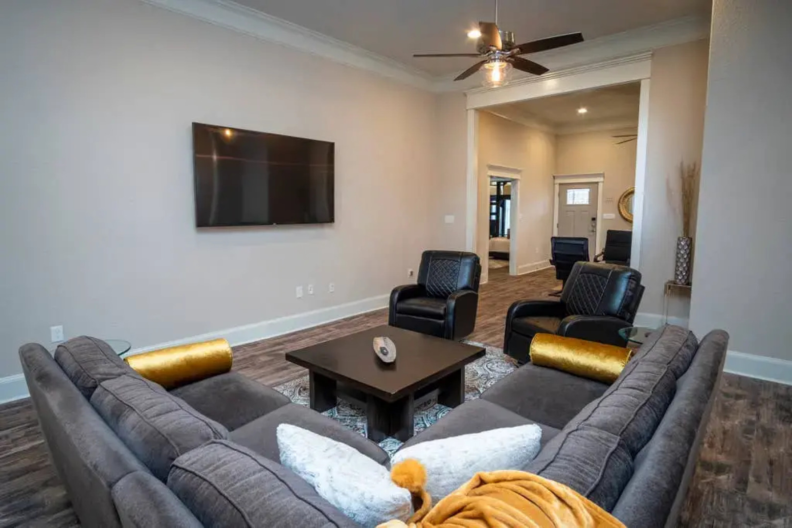 BRAND NEW Luxury Impressive House Near Downtown!