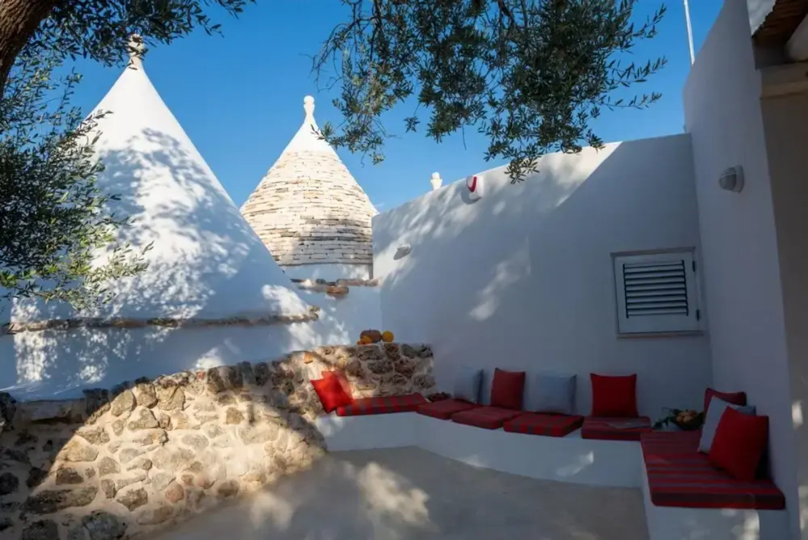 Traditional Trullo la Specchia