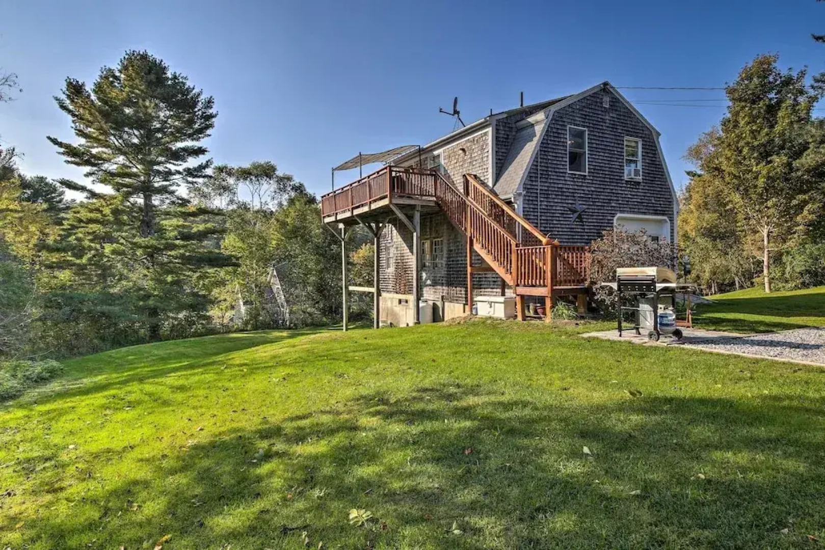 Boothbay Apt w/ Furnished Deck ~ 1 Mi to Bay