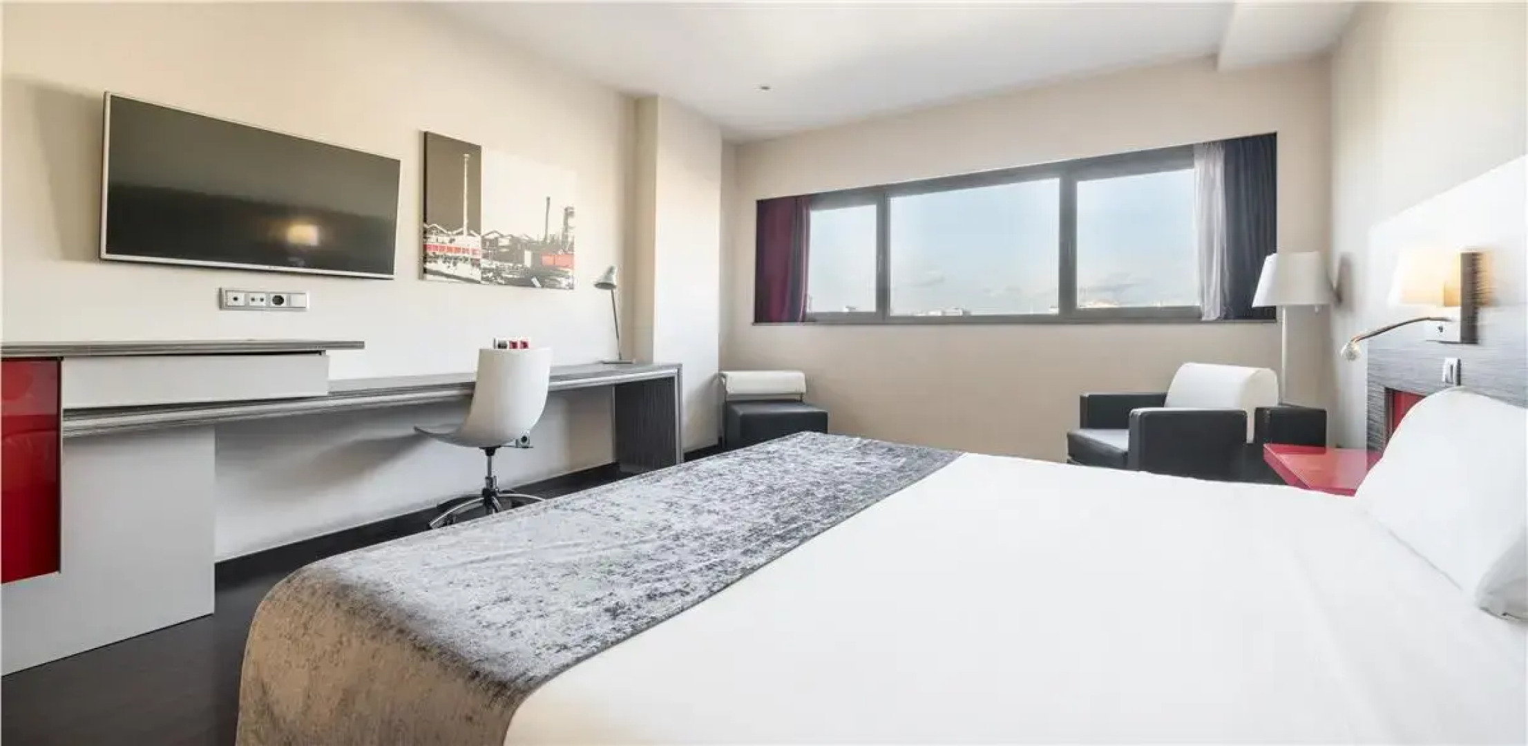 Отель ILUNION Barcelona