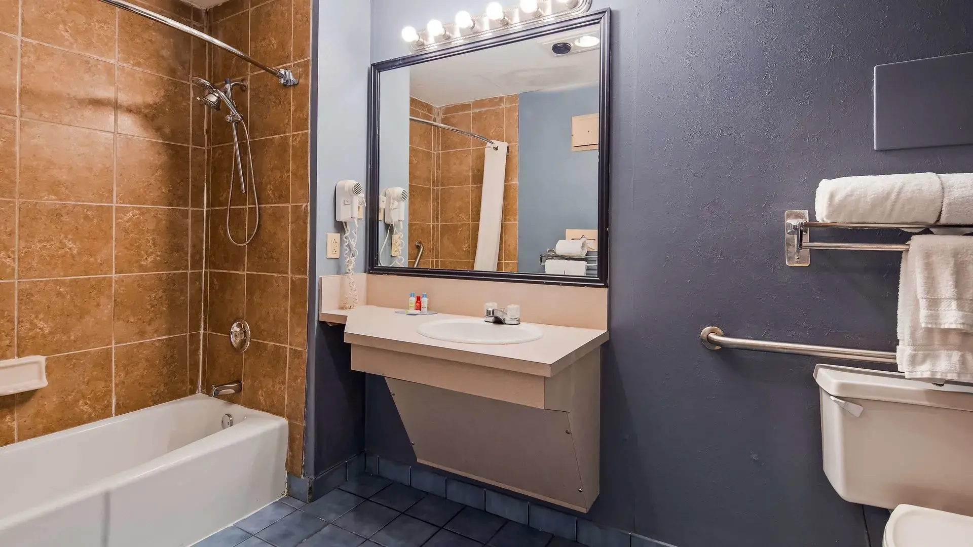 Quality Inn & Suites Fayetteville I-95
