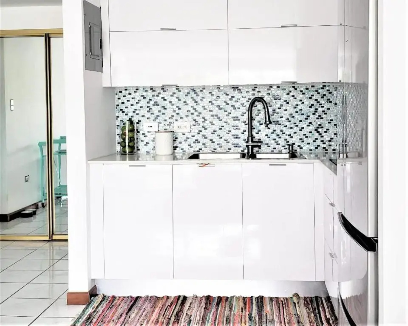 KASA Ritz at the Lagoon large studio 1 BLOCK TO BEACH at La Concha