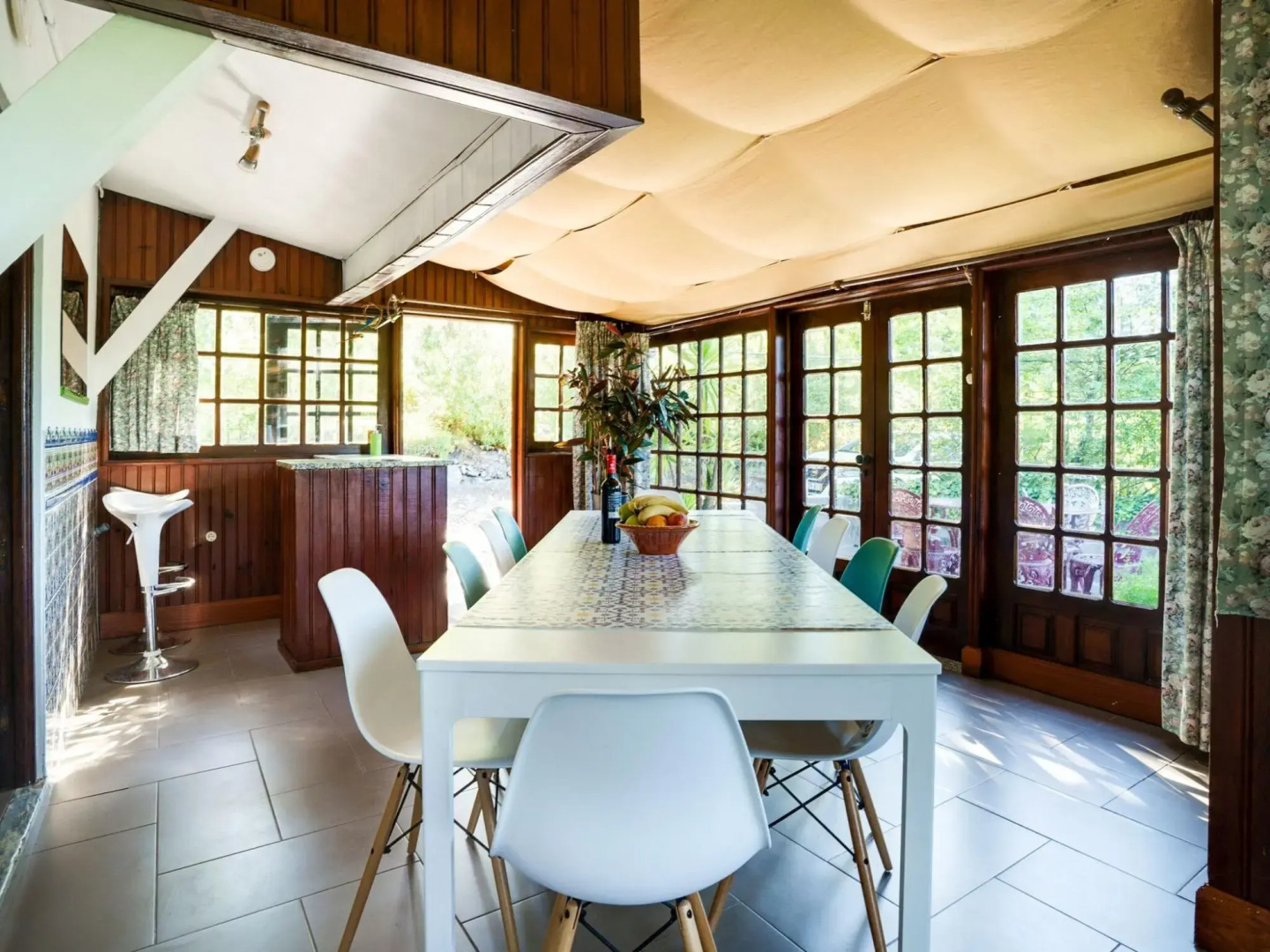 Cottage With Shared Pool