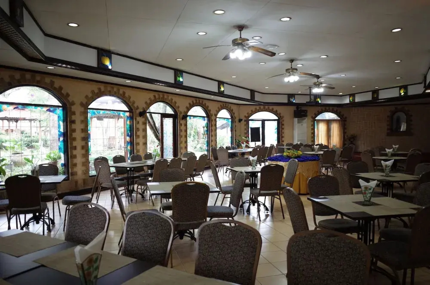 RedDoorz Plus @ Suryakencana Kota Sukabumi