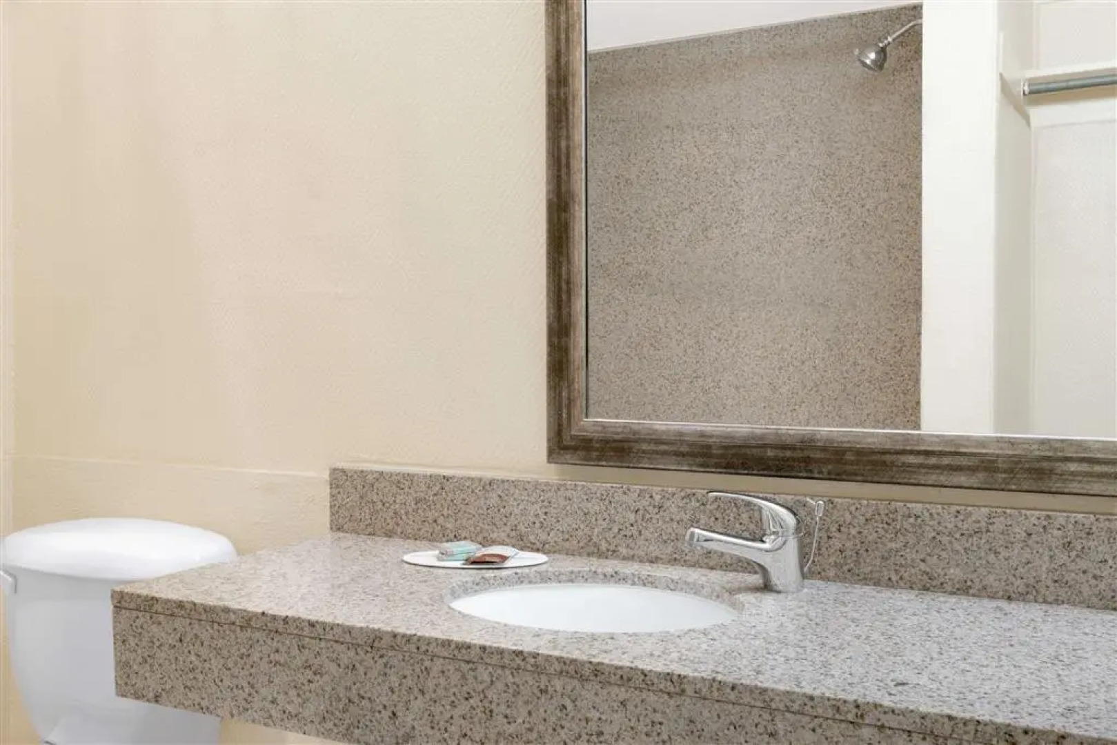 Silver Spur Vintage Inn & Suites