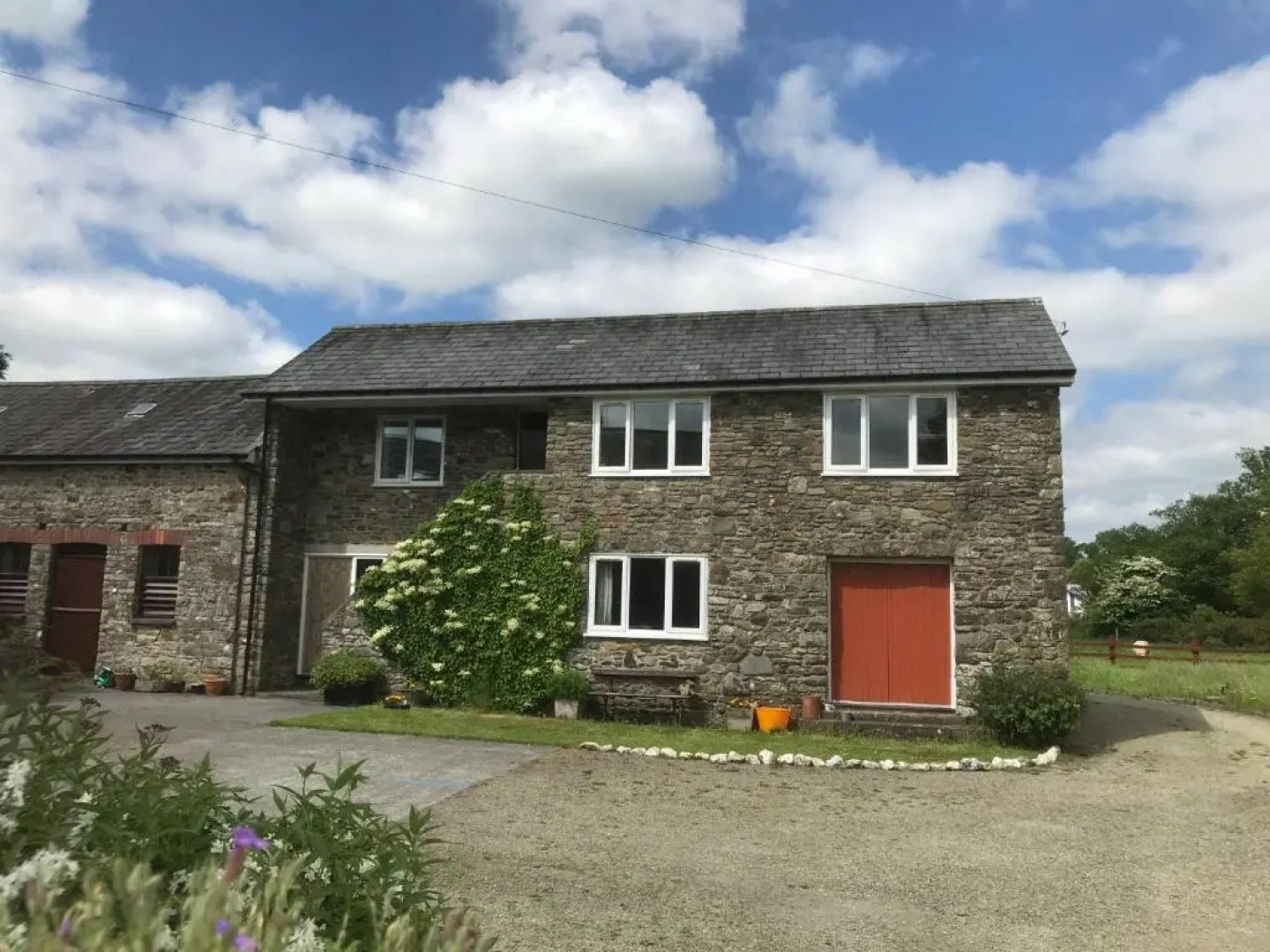 Maesyfelin Isaf Apartment