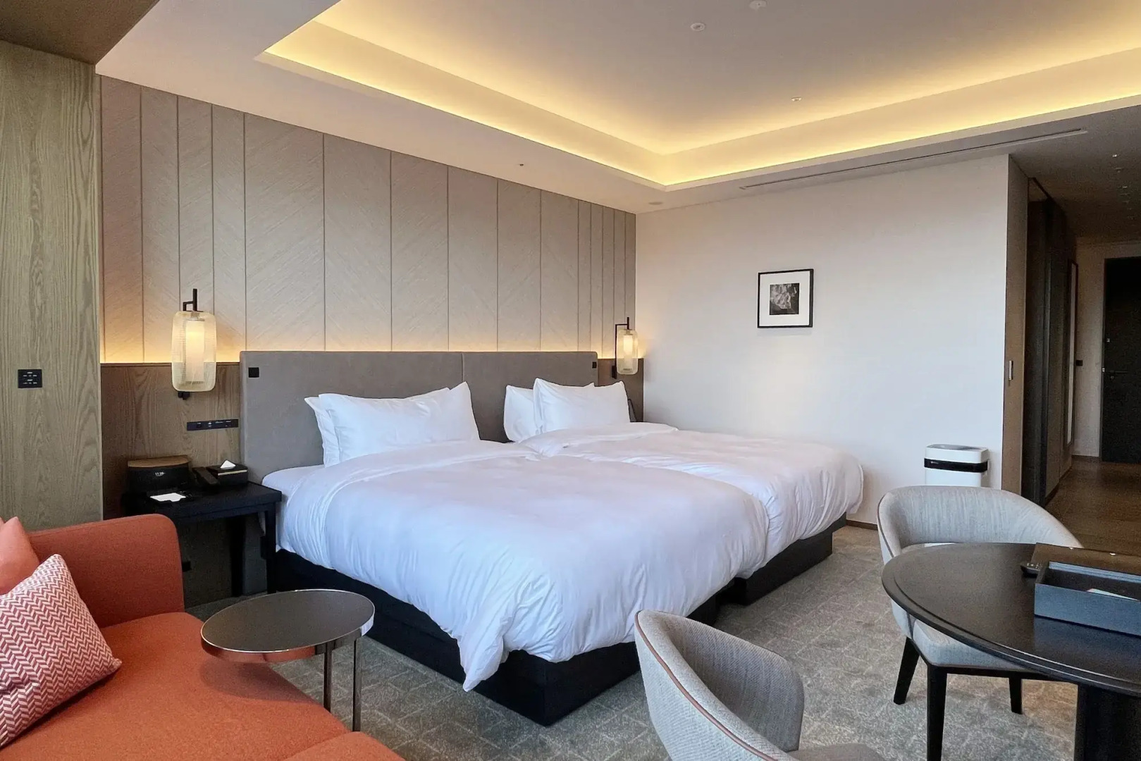 Tiad, Autograph Collection