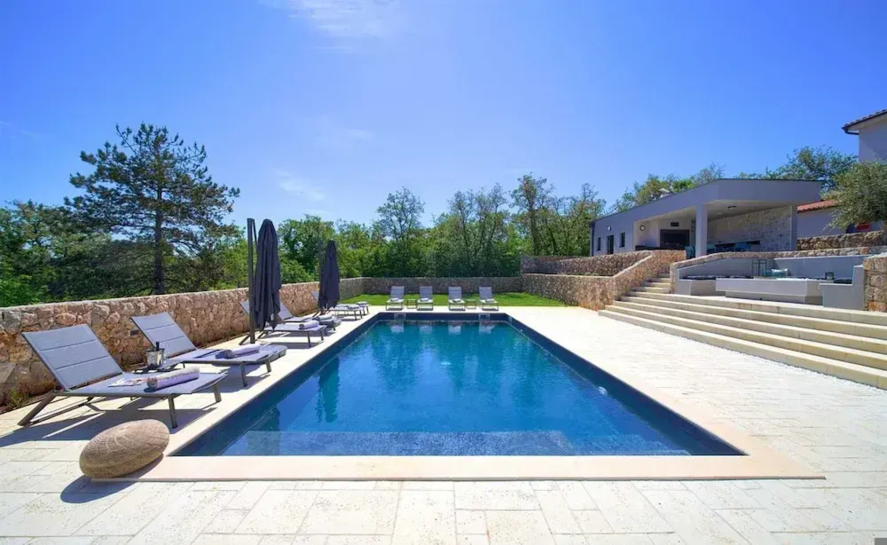 Villa Astrum With Heated Pool Jacuzzi and Sauna