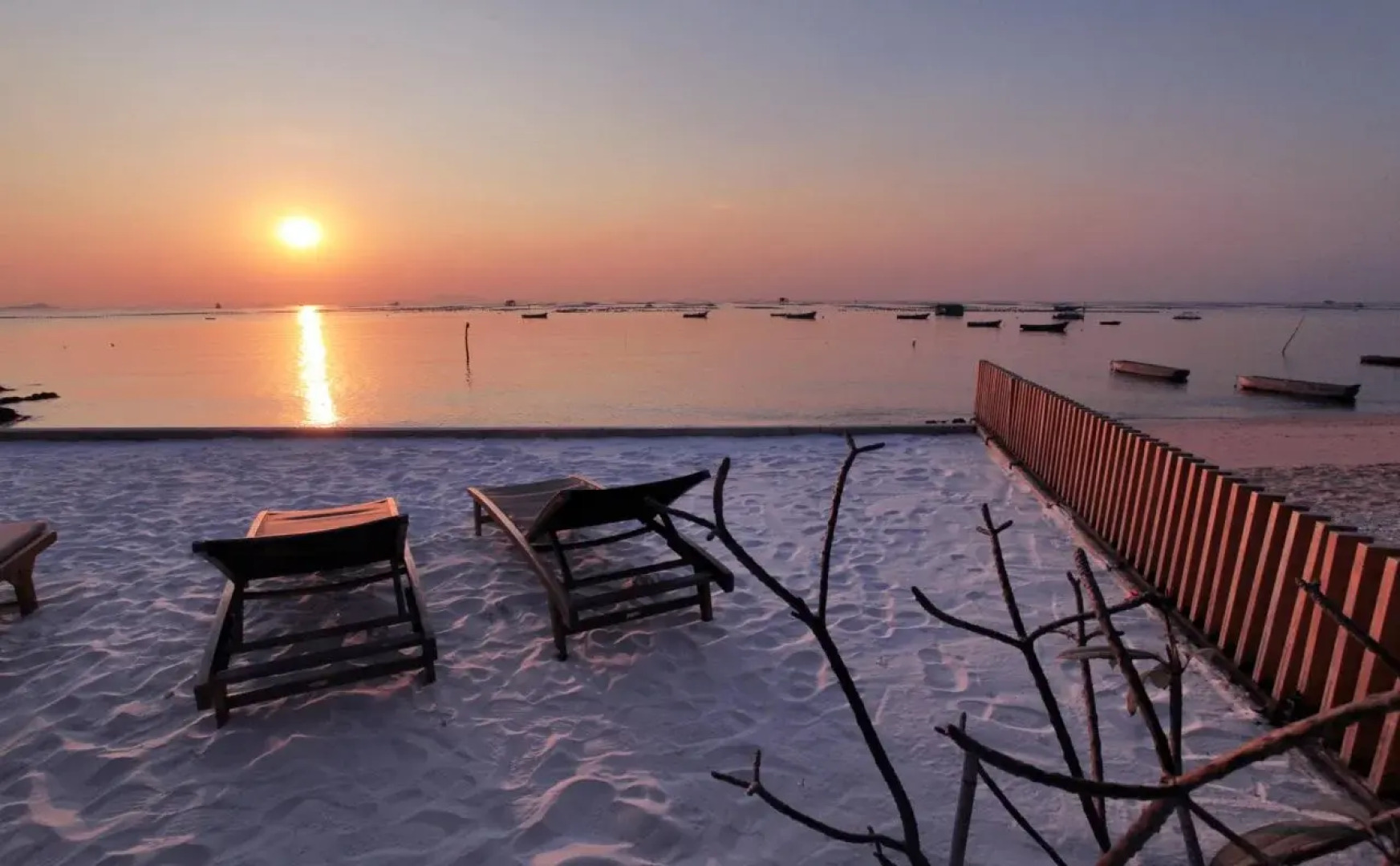 Balcony Seaside Sriracha Hotel & Serviced Apartments