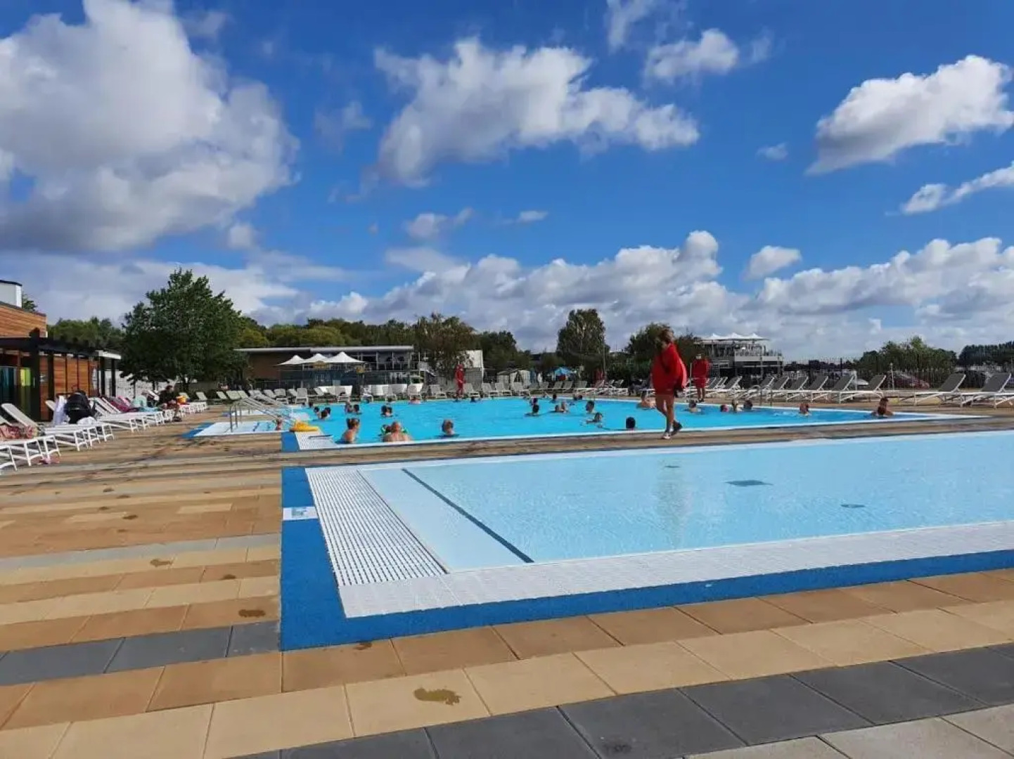 46 Lancaster Crescent Luxury caravan with hot tub