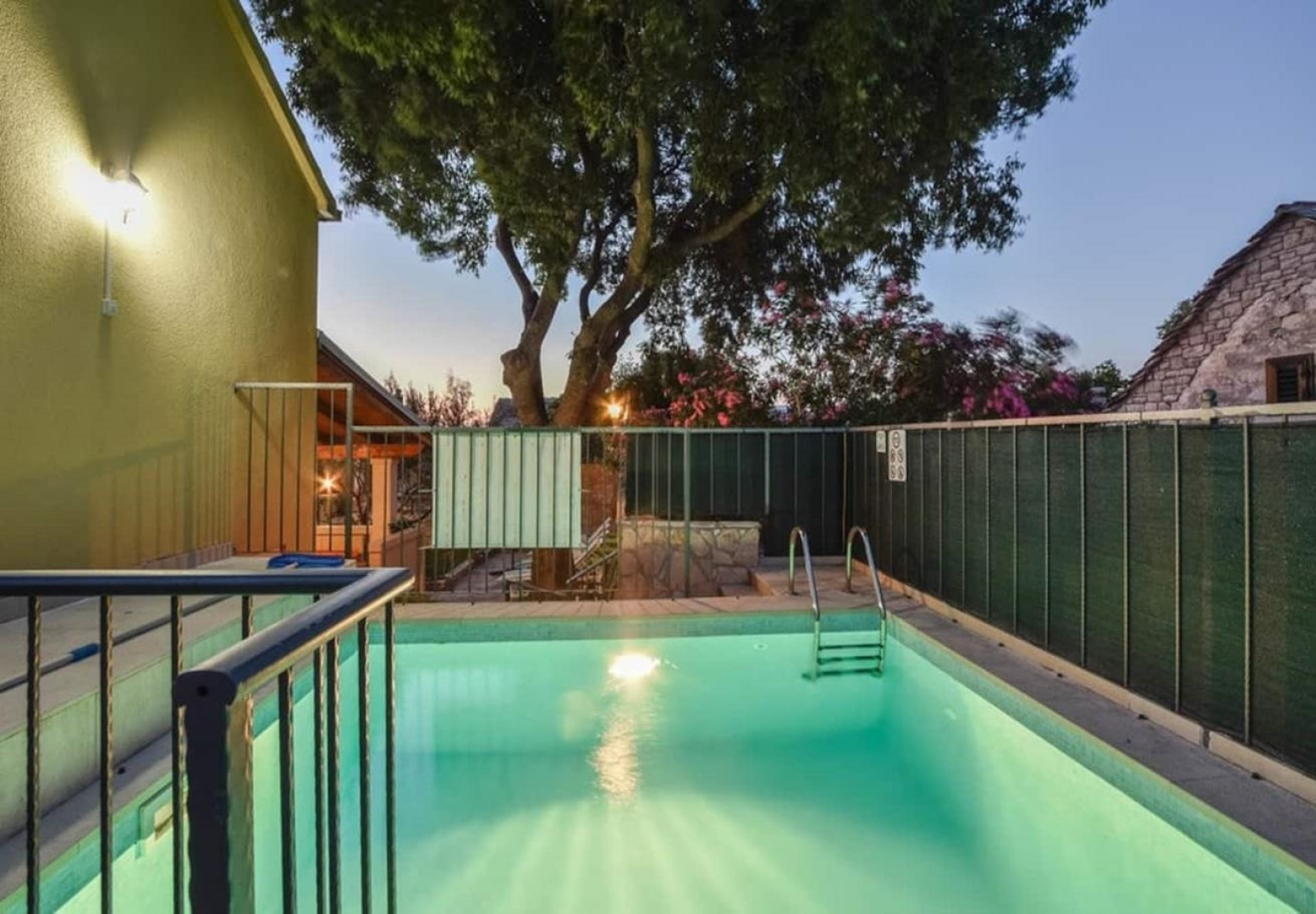 Holiday house Niksi - with pool: Skrip, Island Brac