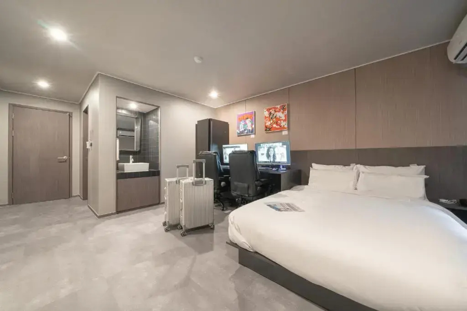 Workers Hotel Ansan by Aank