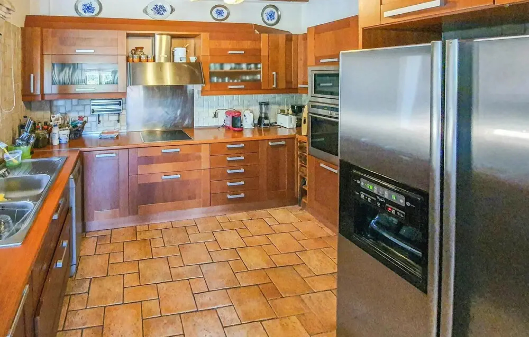 Stunning Home in Kiato With Sauna, Wifi and 5 Bedrooms