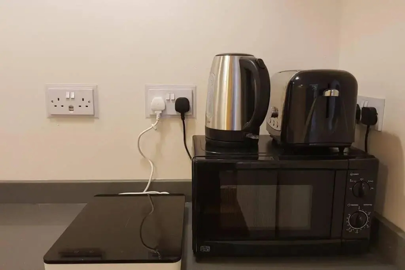 Glenroyd House, Private annex to Victorian villa with kitchen