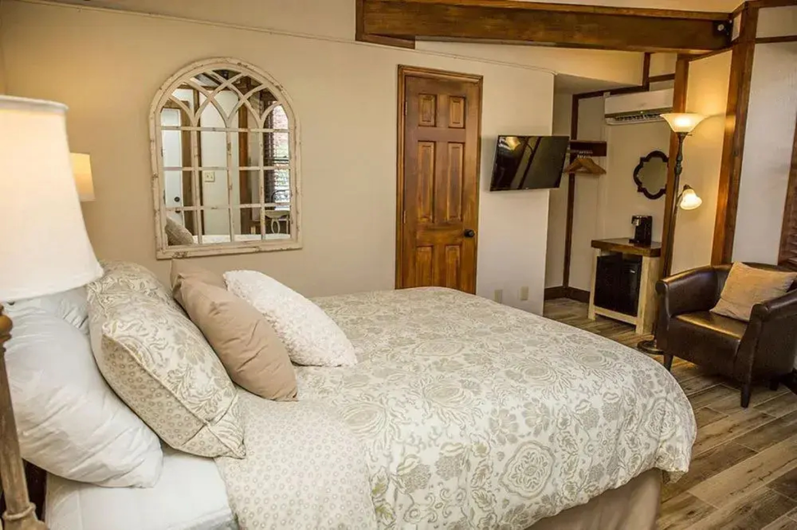 Woodlands Inn Of Sapphire Bed & Breakfast
