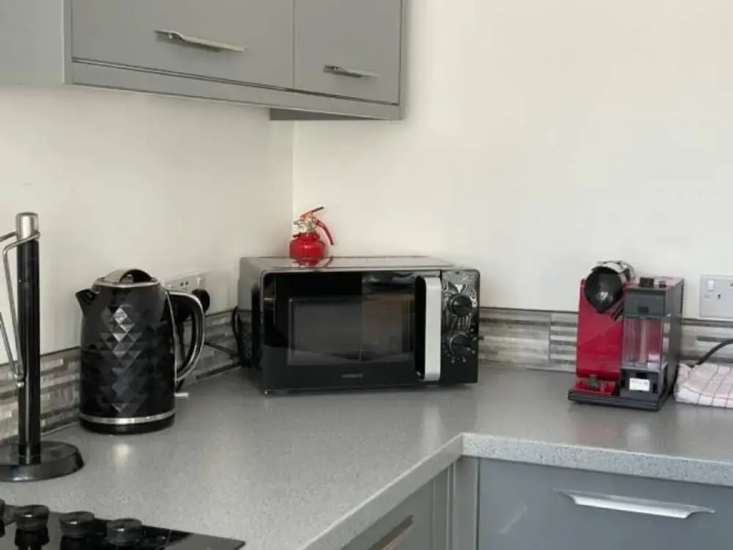 2br-sleeps5-privategarden-freeparking-pets