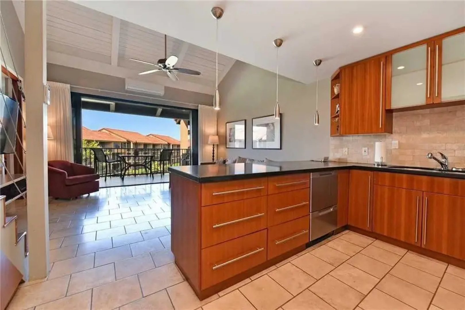 Papakea #C404 - 3 Br condo by RedAwning