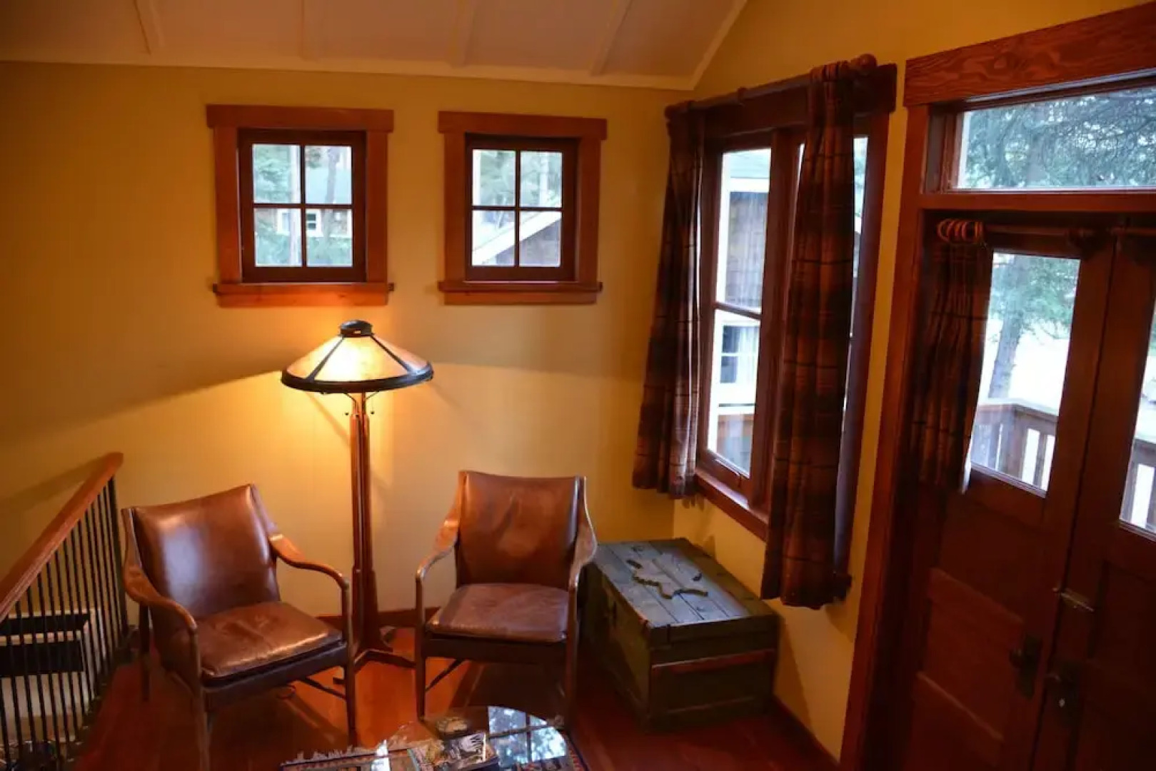 Johnston Canyon Lodge and Bungalows