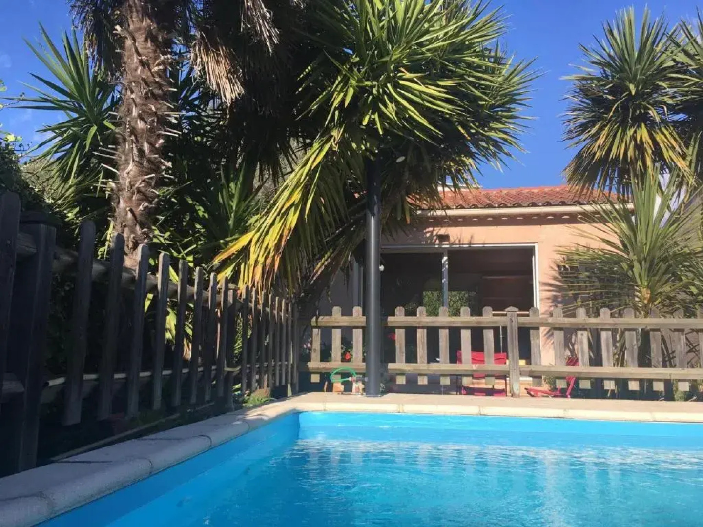 Charmant Studio Avec Piscine .