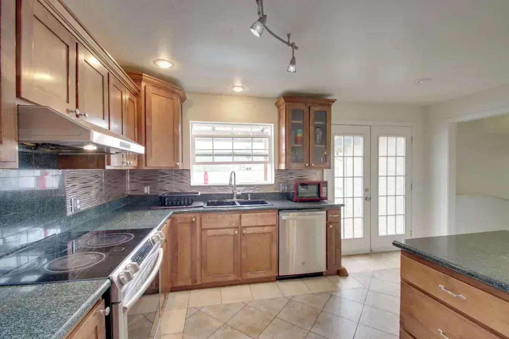 Crescent City Home w/ Hot Tub: Half-block to Beach