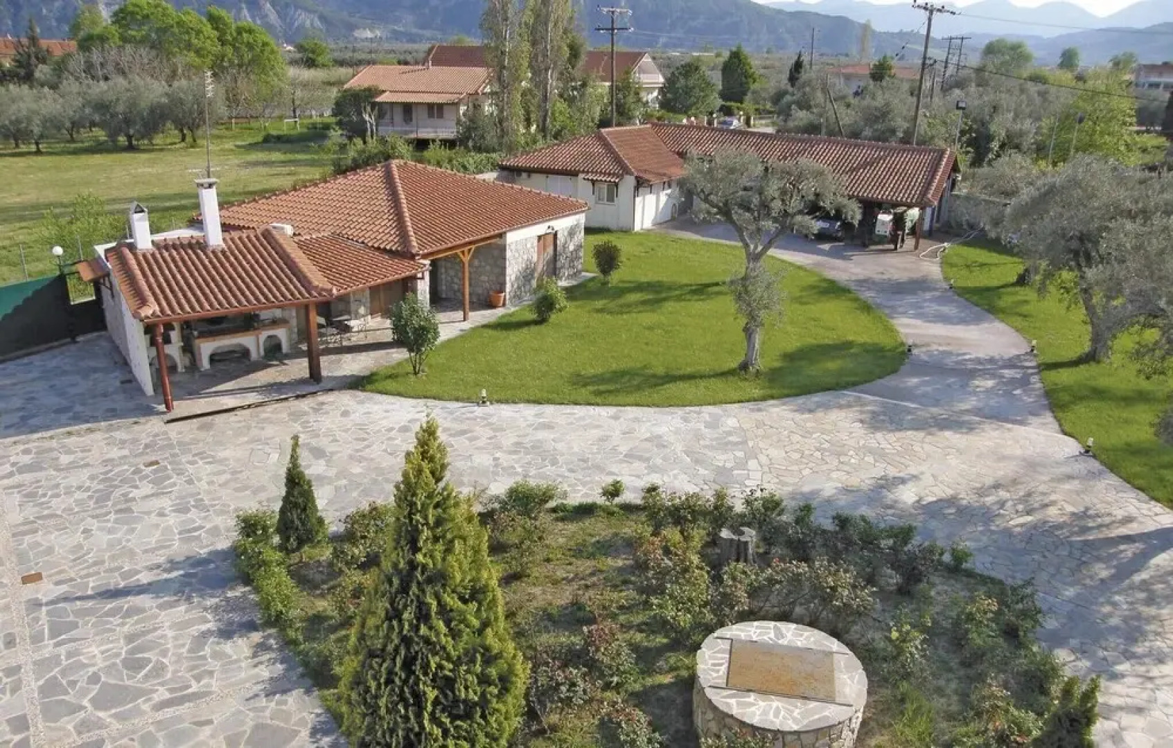 Amazing Home in Kamena Vourla With Wifi and 9 Bedrooms