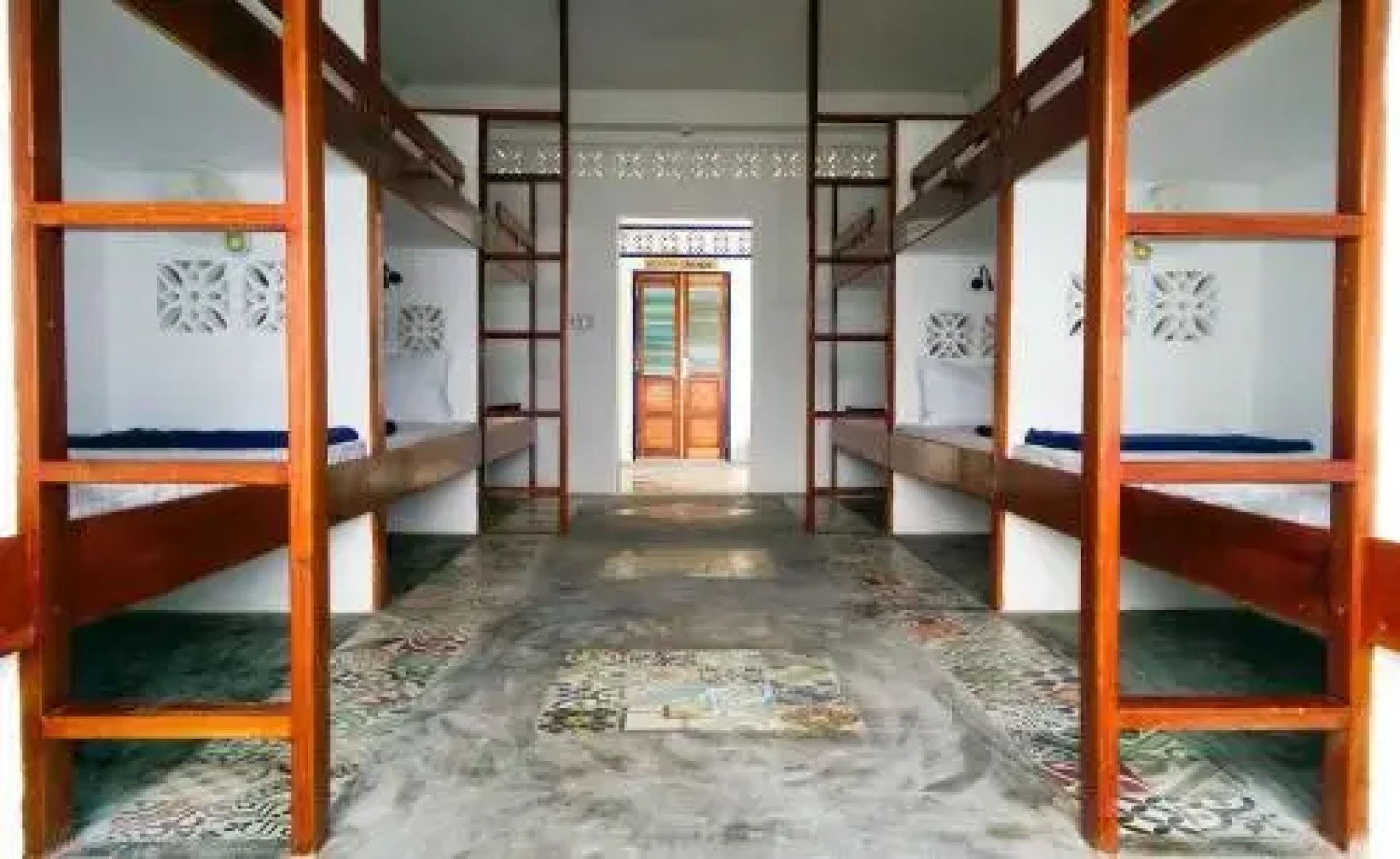 Vietnam Backpacker Hostels - Ninhvana