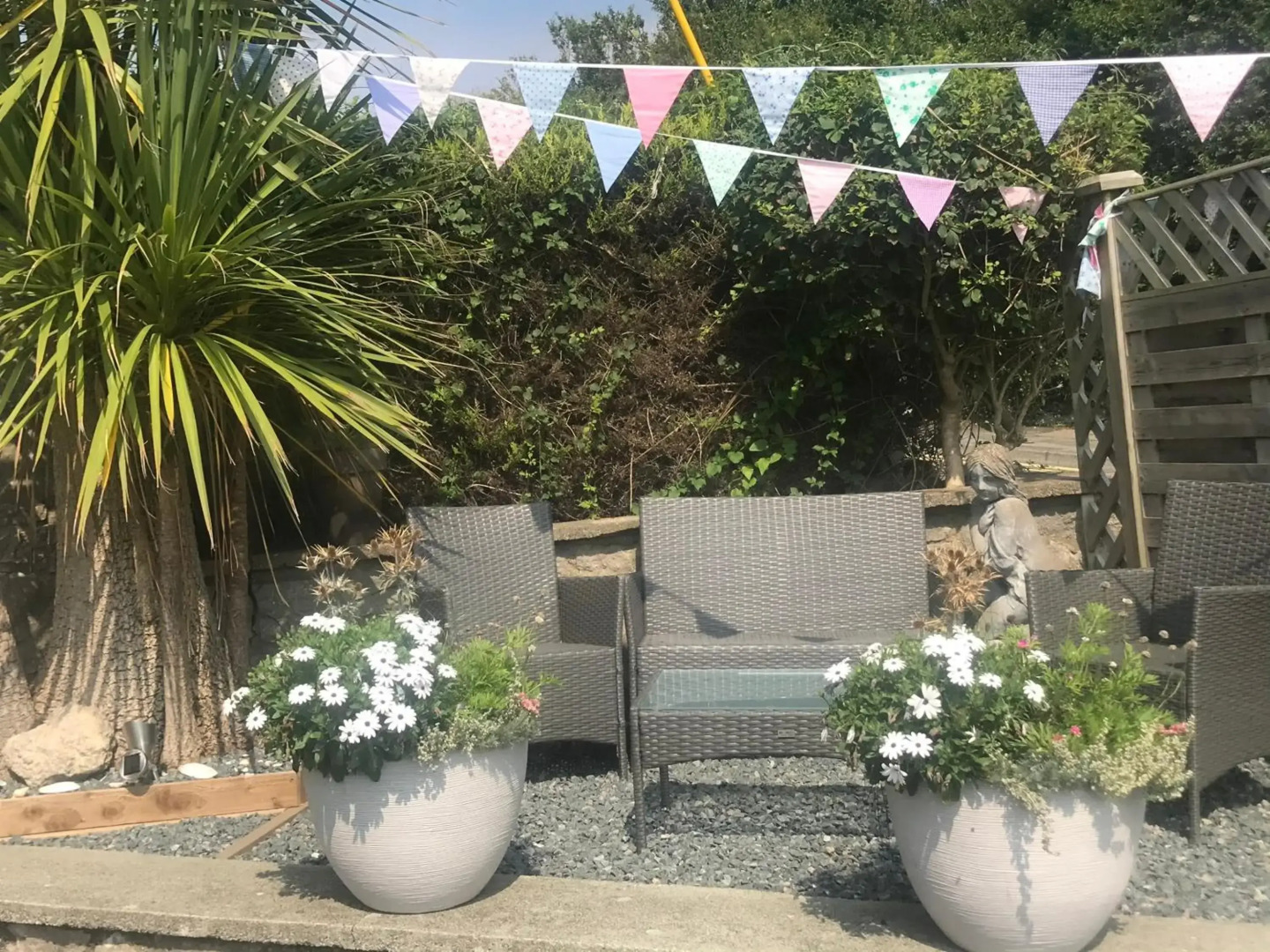 Barracuda, Beachside Apartment