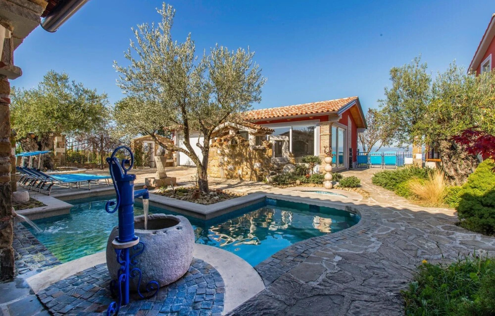 Stunning Home in Izola with Outdoor Swimming Pool, Hot Tub & 5 Bedrooms