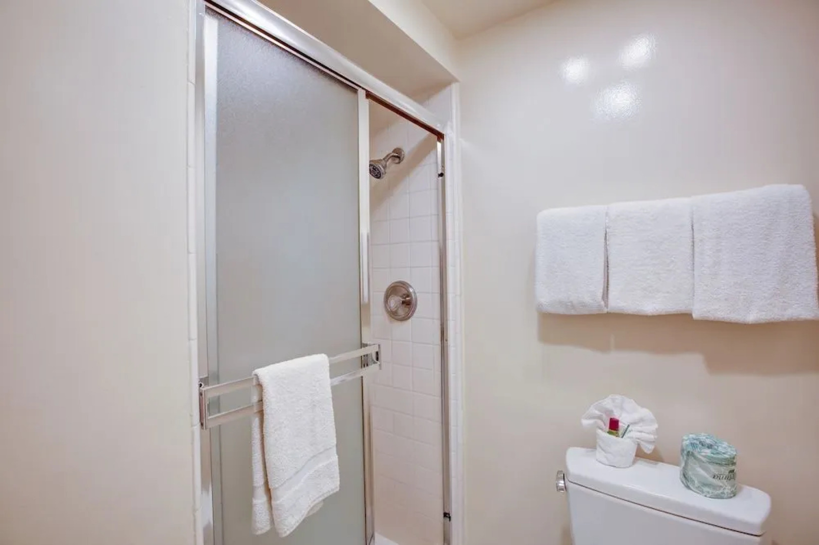 Newport Channel Inn - Near Huntington State Beach