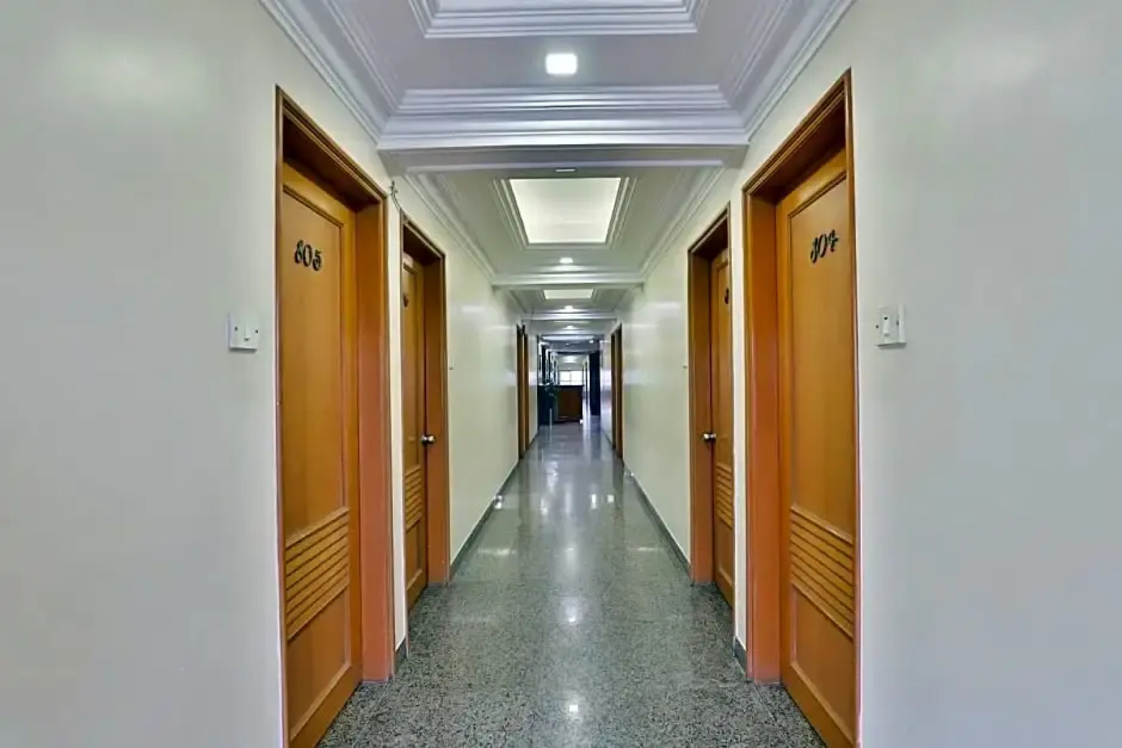 OYO 17117 Hotel Rainbow