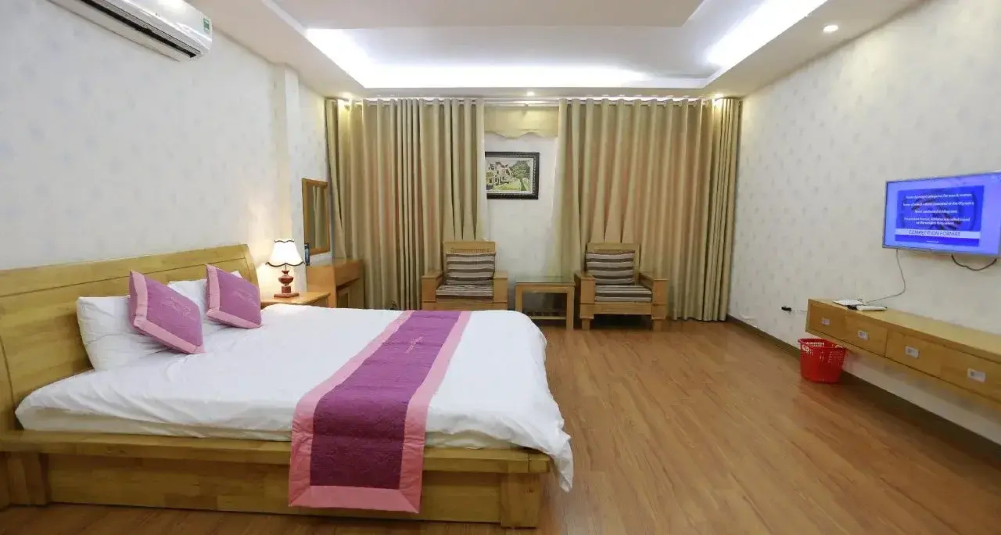 Tan Long Lakeside Hotel