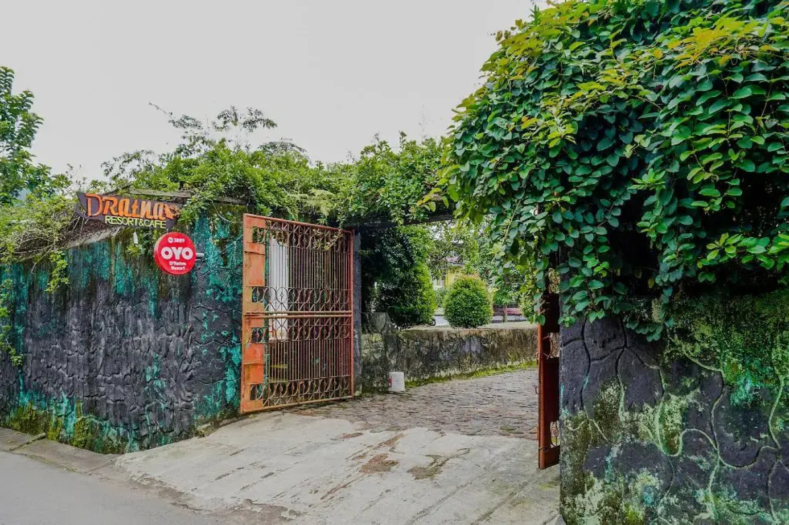 OYO 3889 D'ratna Resort