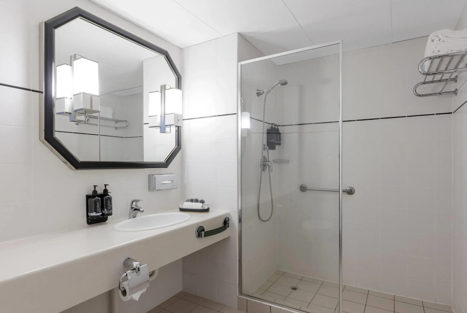 Ramada by Wyndham Diplomat Canberra