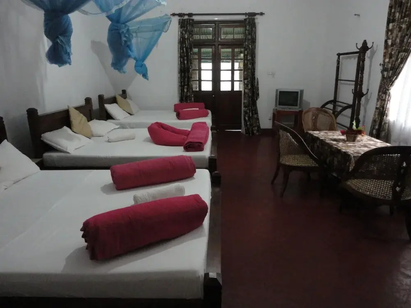 Castlereigh Holiday Inn and Cottages