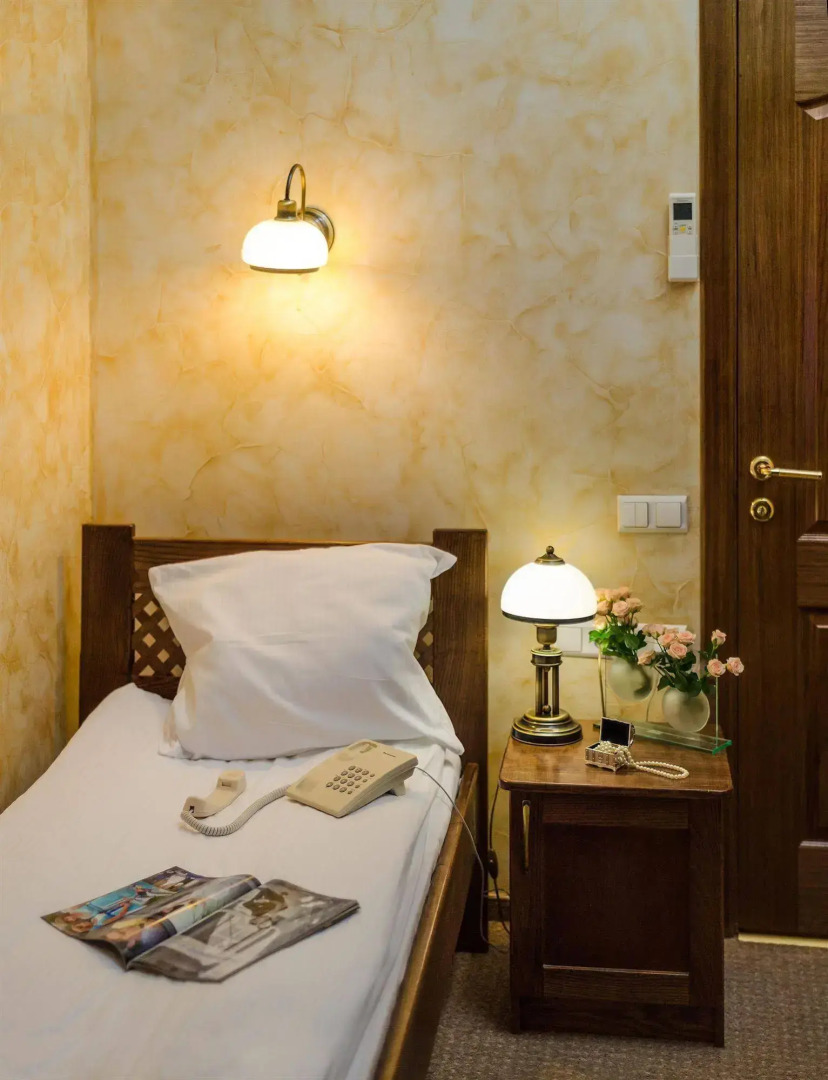 Под Темплем Отель