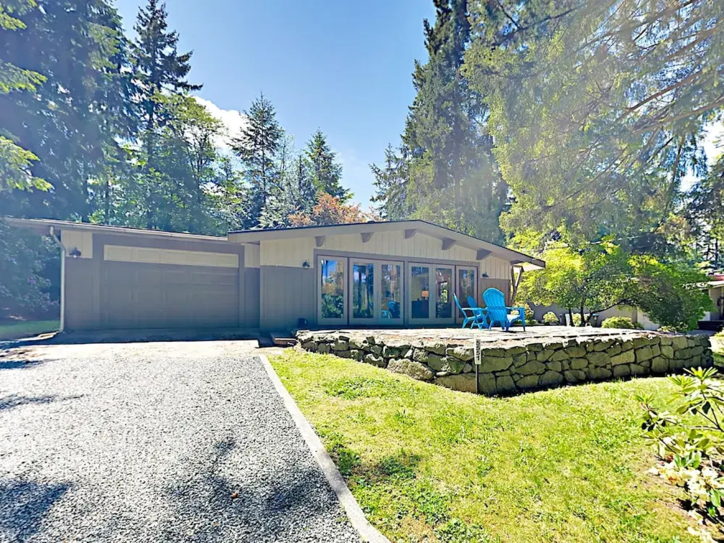 Fletcher 5551 - 3 Br home by RedAwning