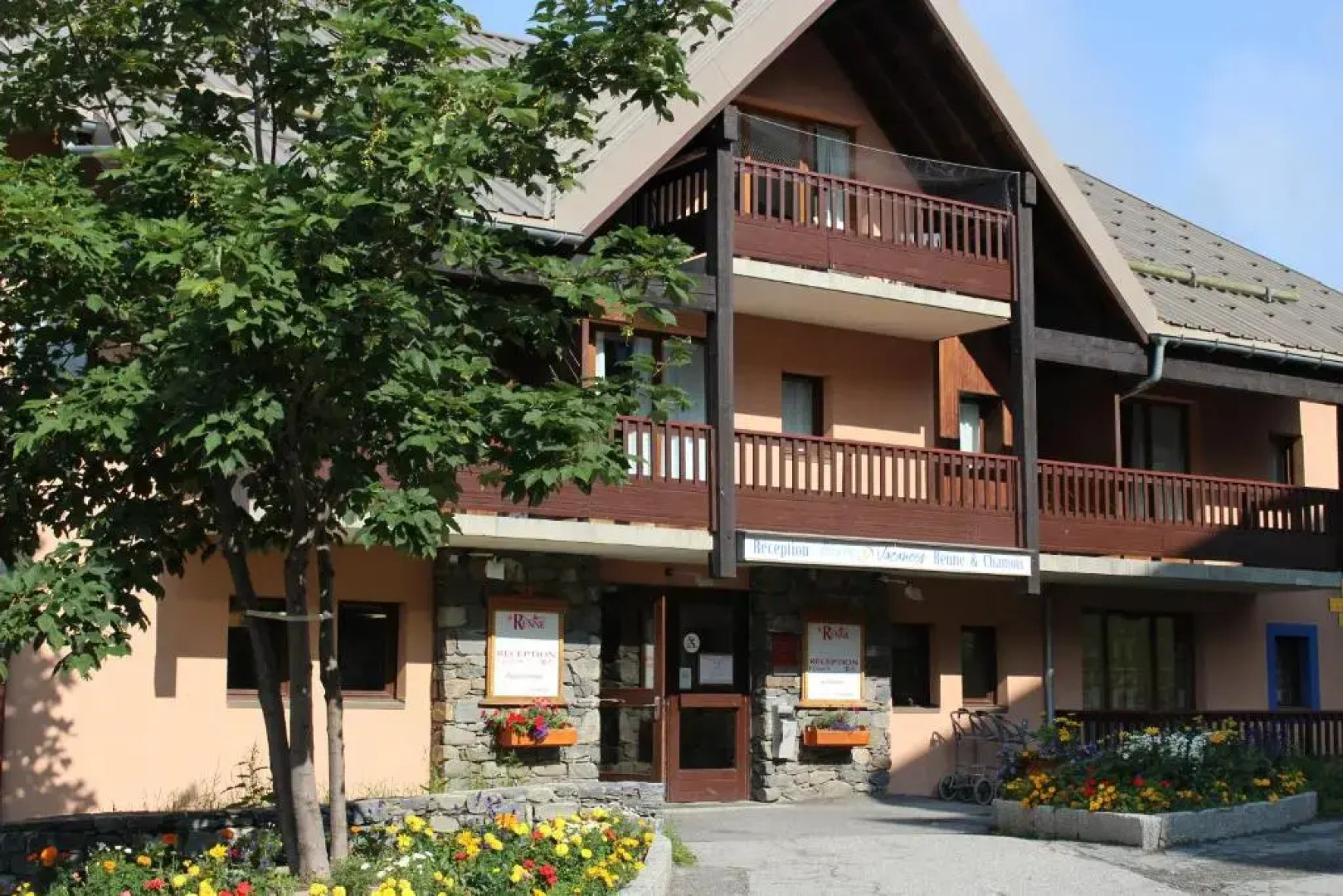 Pied de pistes, résidence 3 étoiles tout confort dont terrasse et piscine