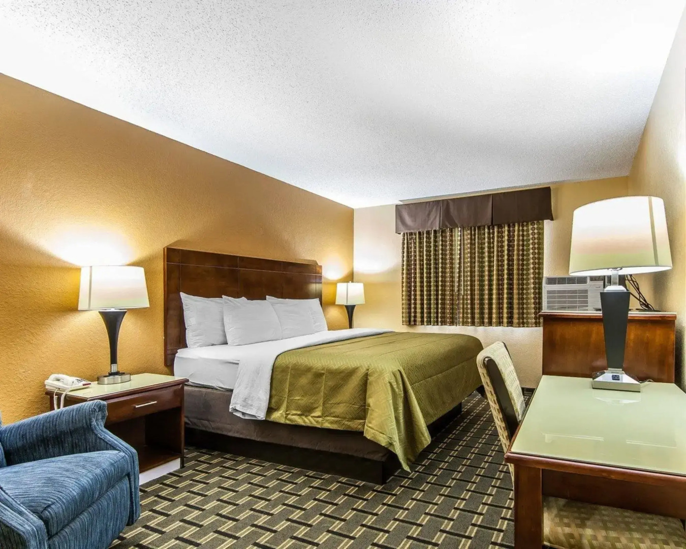 Econo Lodge Cartersville-Emerson Lake Point