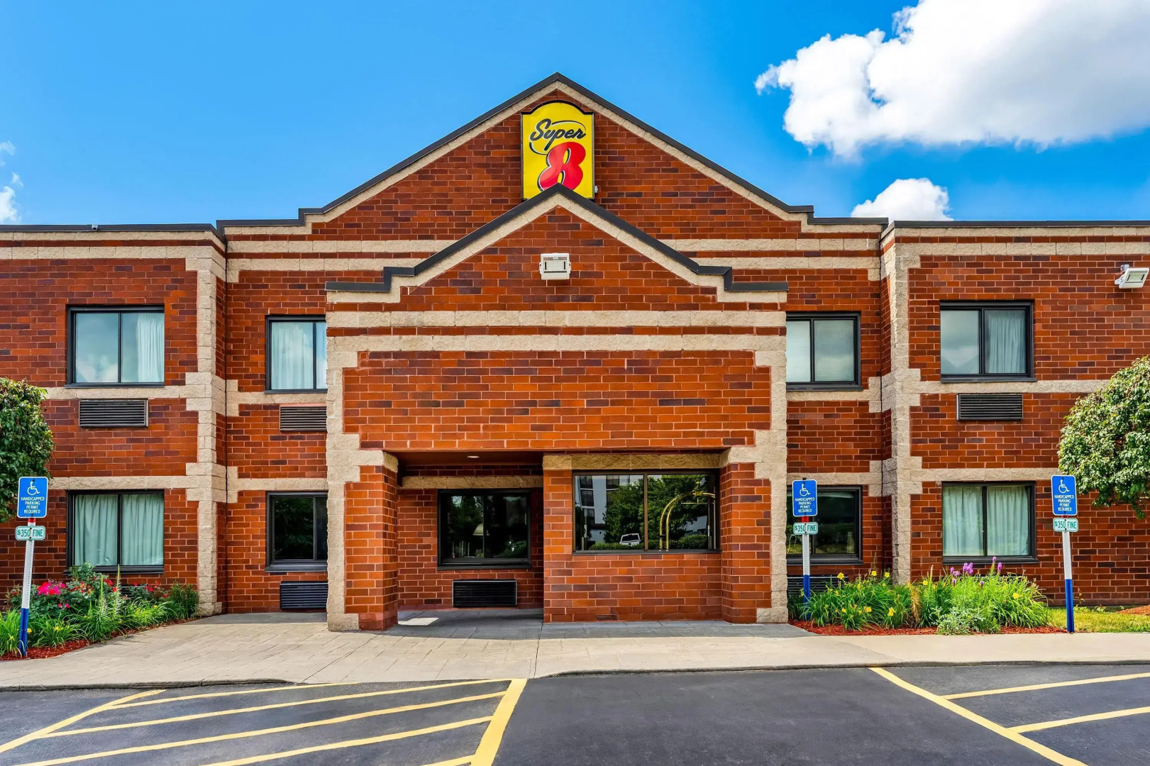 Super 8 by Wyndham Elgin