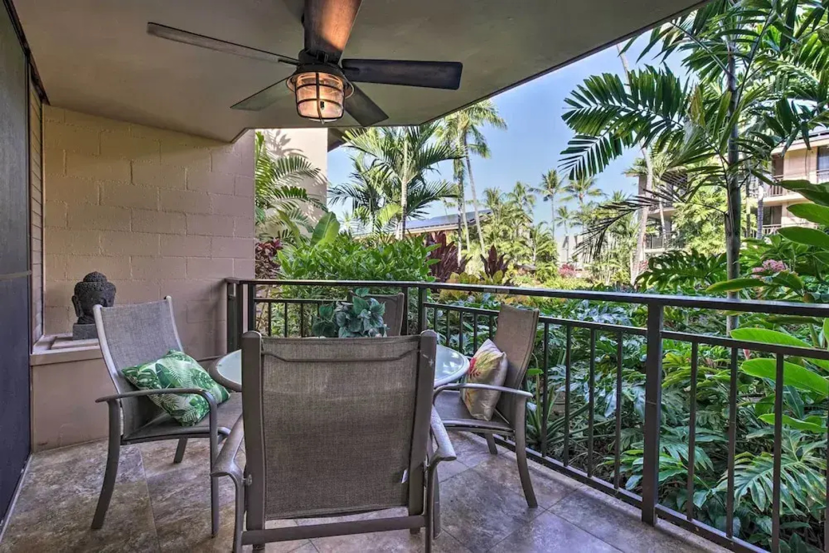 Kailua-kona Condo w/ 2 Private Lanais!
