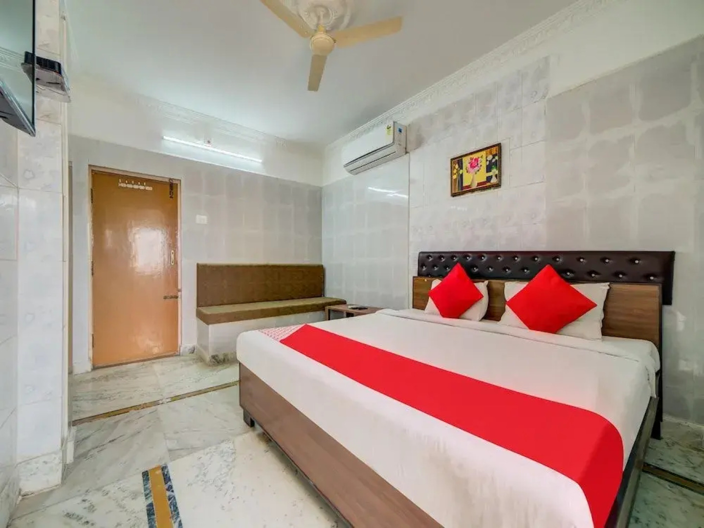 OYO 29087 Hotel Golden Pride