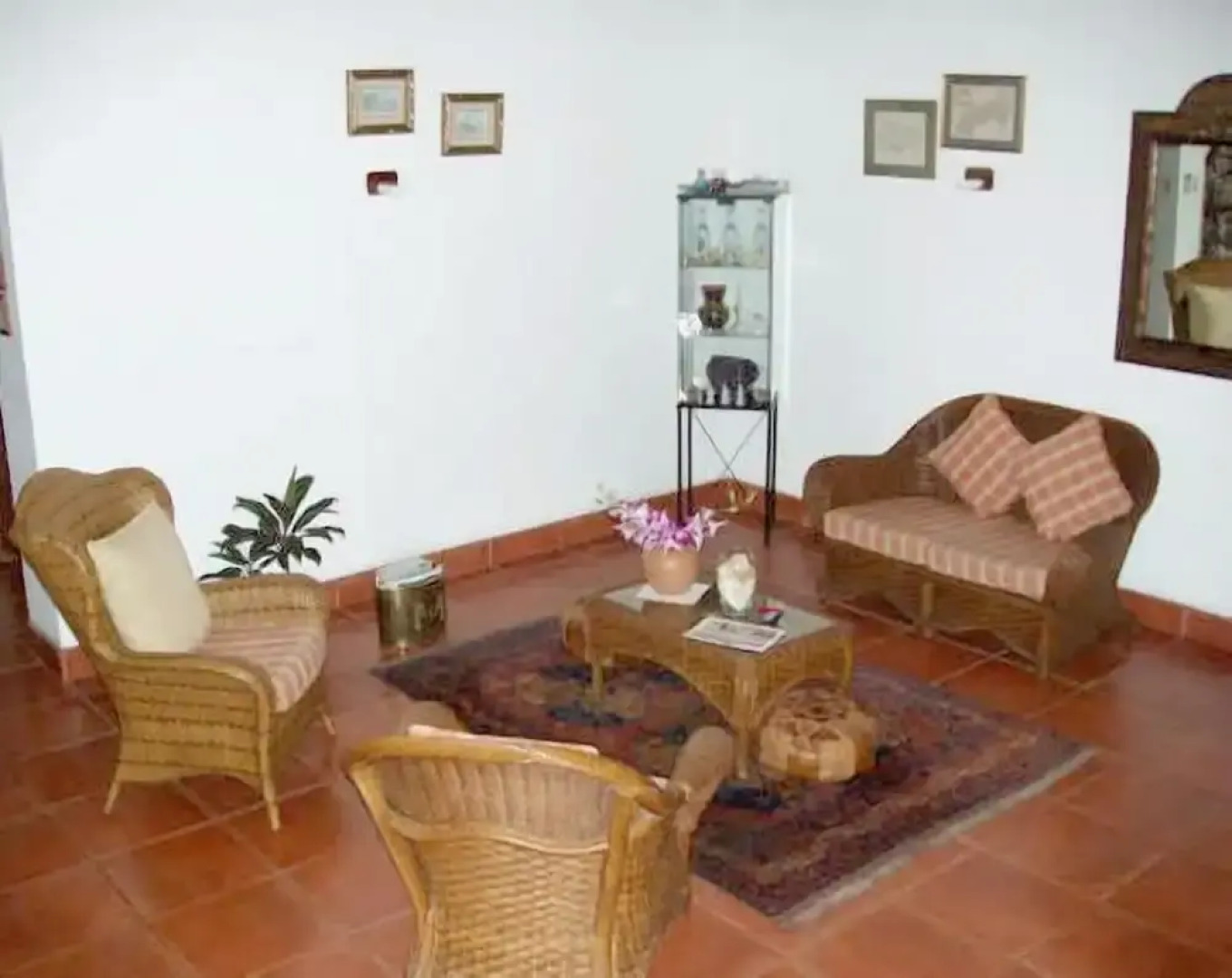 Las Flores Country & Beachside Hotel