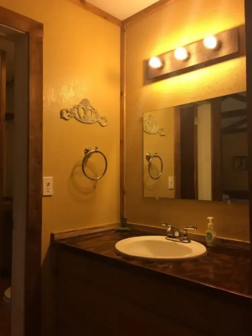 The Leakey Inn by CMD