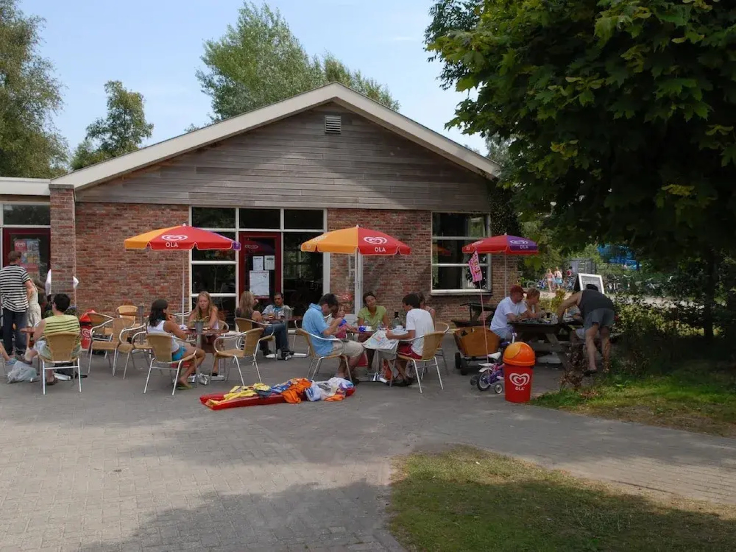 Detached bungalow with microwave and WiFi, within nature